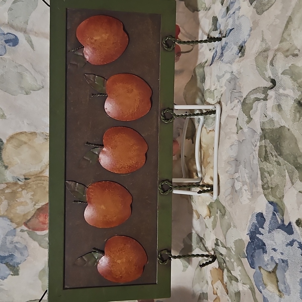 PIER 1 Apple Metal Wall Plaque w/4 Hooks-5 Metal Apples-Primitive Antique